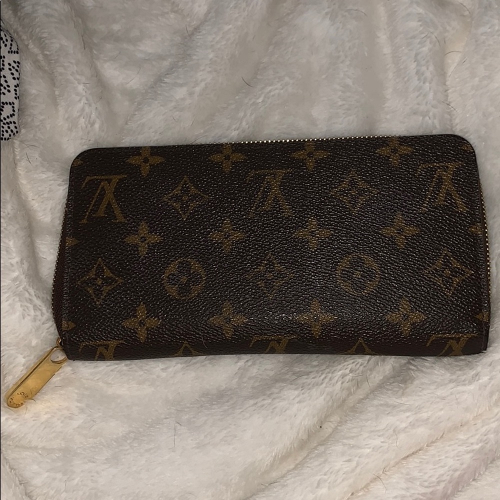 Louis Vuitton Zippie Wallet